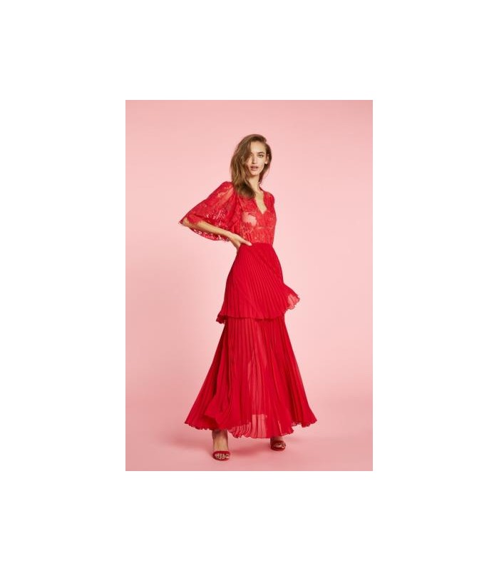 El vestido rojo largo que demuestra que Tamara Falcó ya ha superado a su  madre en estilo (si es que eso es posible)